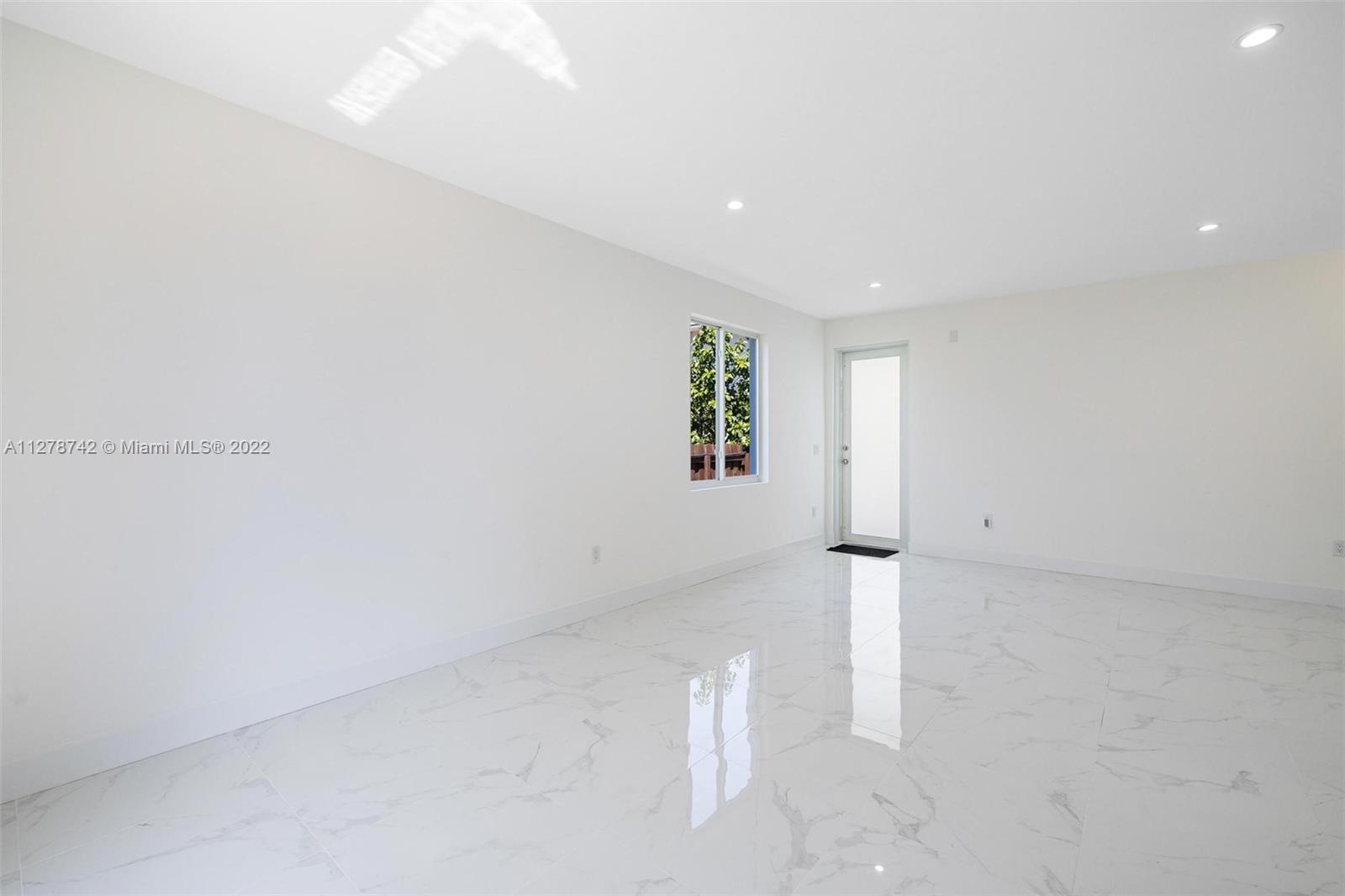 See details / 2421 sq. ft. $ 2022-11-14 0 Photo