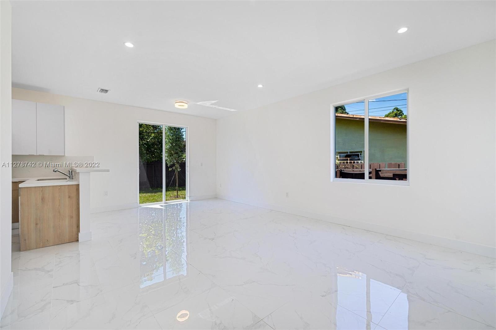 See details / 2421 sq. ft. $ 2022-11-14 0 Photo
