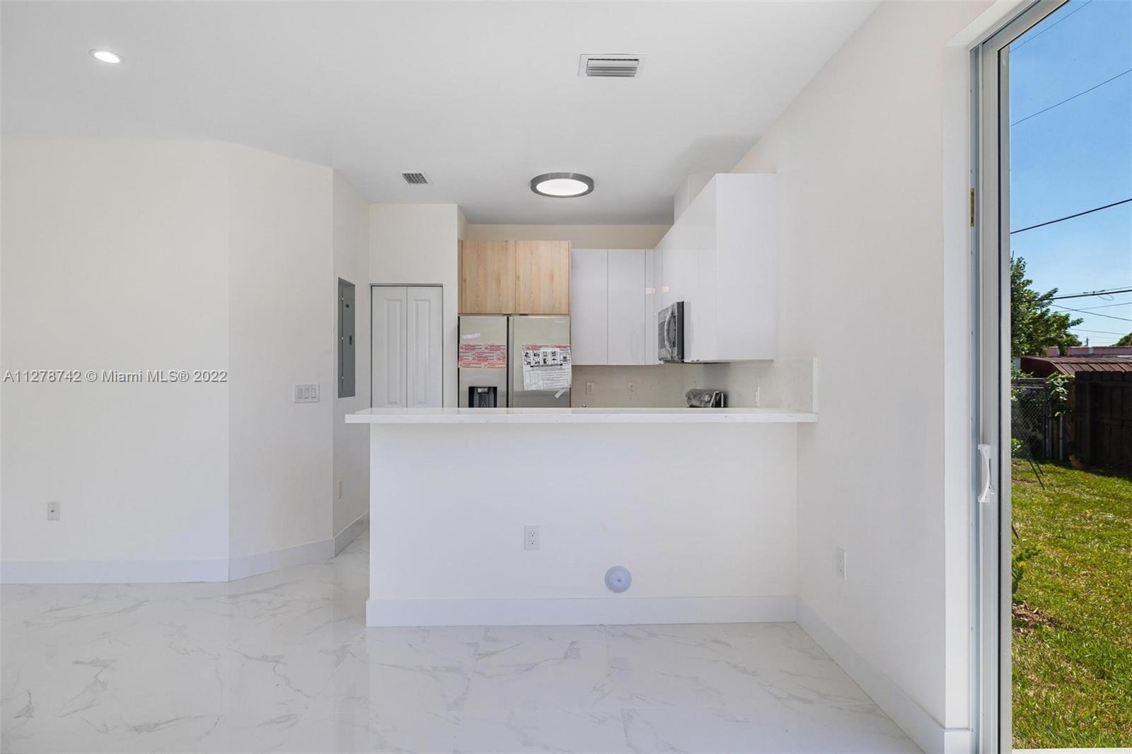 See details / 2421 sq. ft. $ 2022-11-14 0 Photo