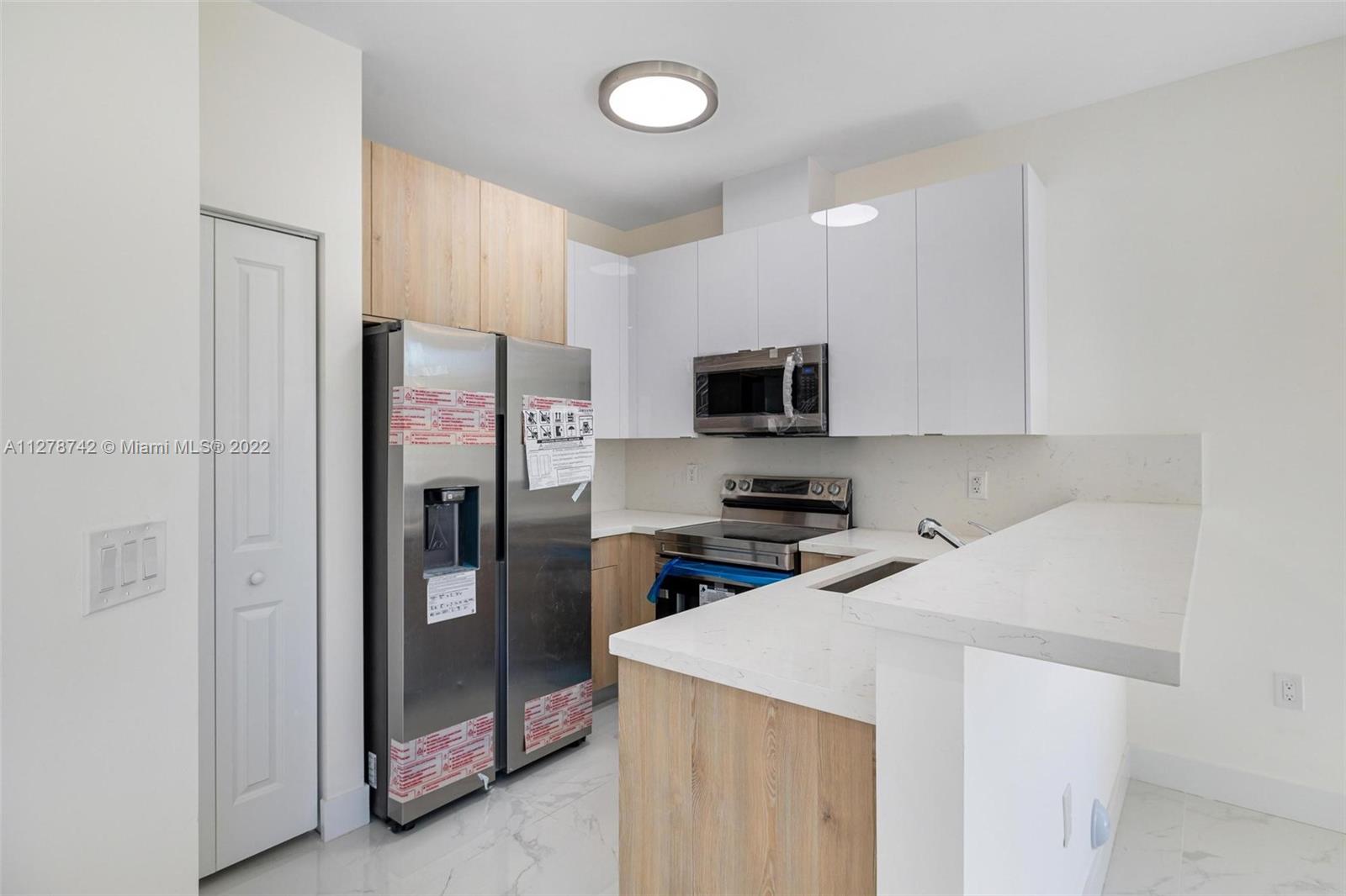 See details / 2421 sq. ft. $ 2022-11-14 0 Photo