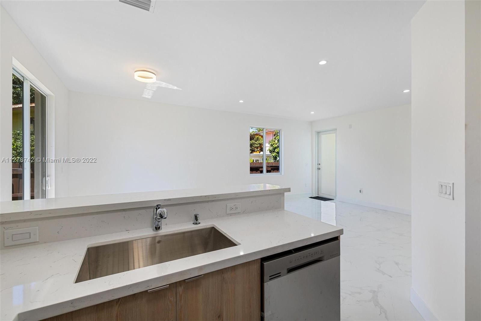 See details / 2421 sq. ft. $ 2022-11-14 0 Photo
