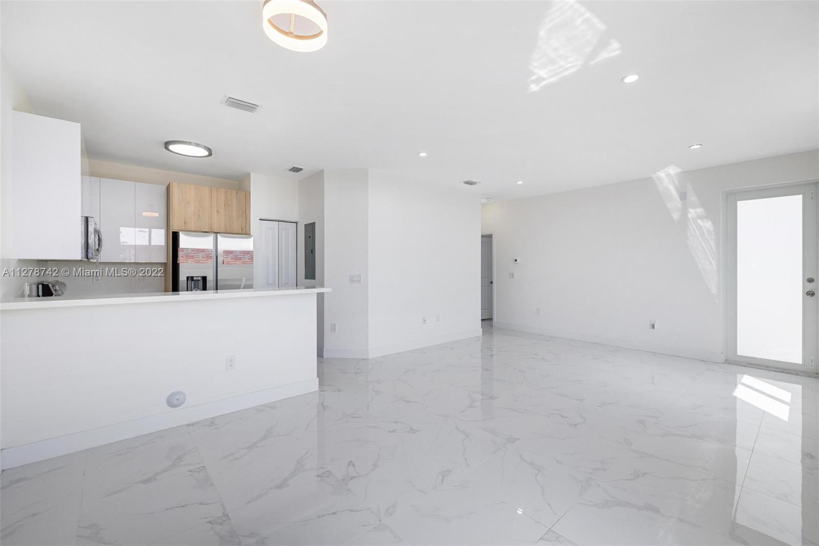 See details / 2421 sq. ft. $ 2022-11-14 0 Photo