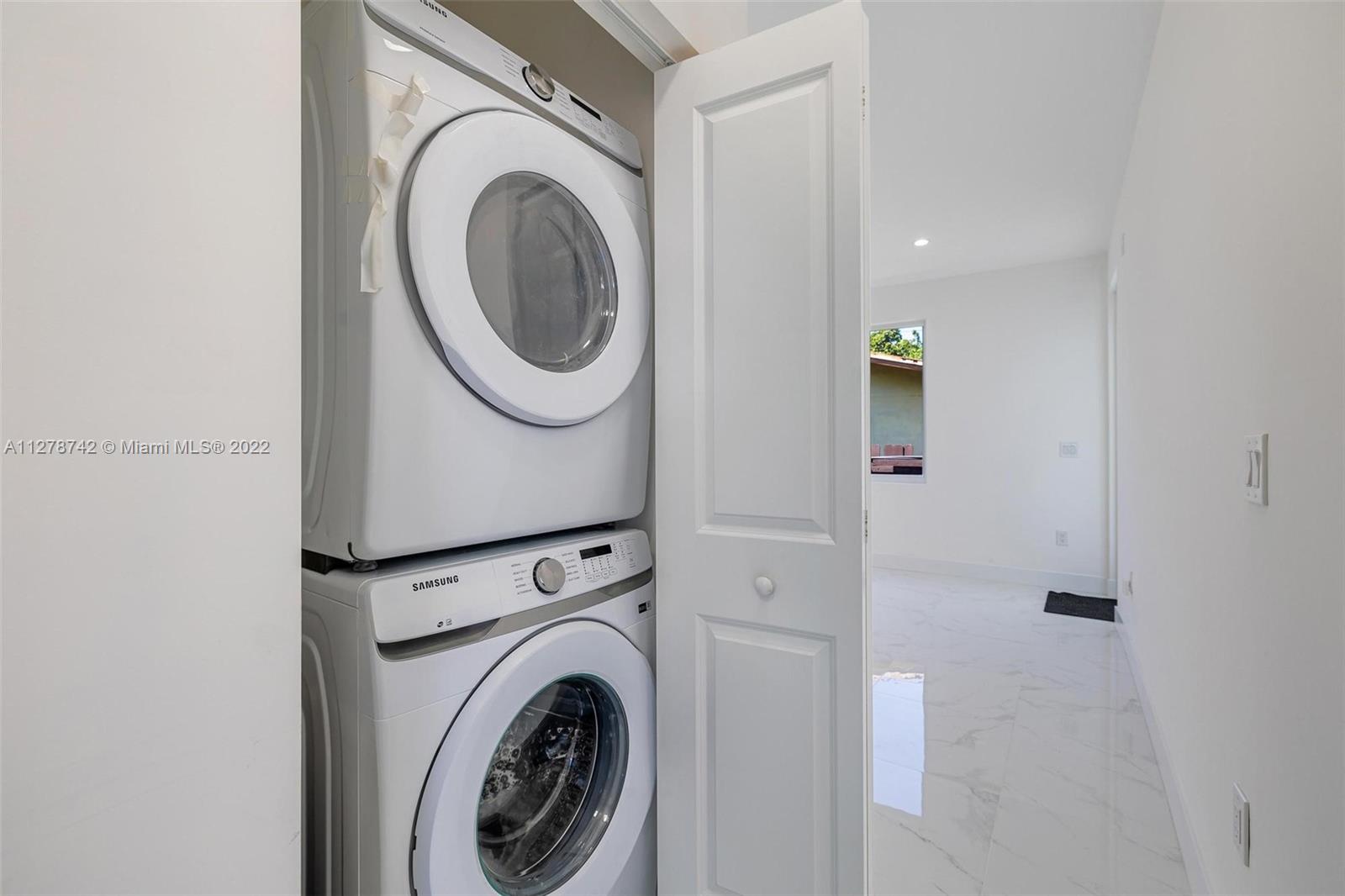 See details / 2421 sq. ft. $ 2022-11-14 0 Photo