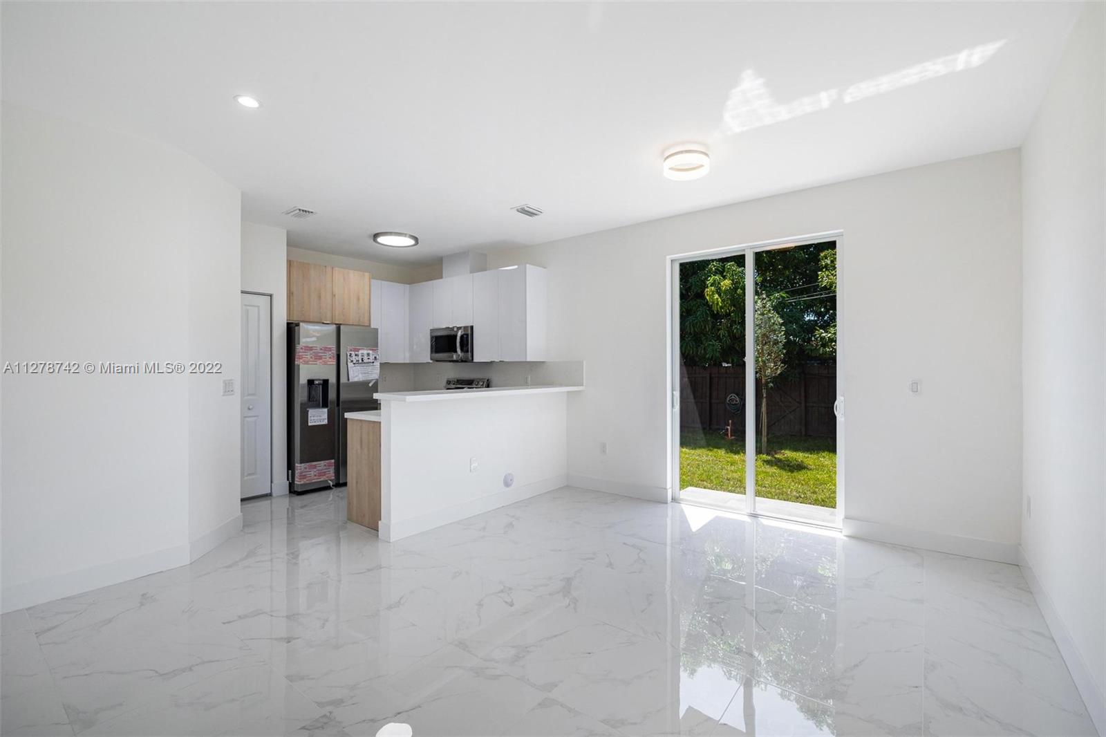 See details / 2421 sq. ft. $ 2022-11-14 0 Photo