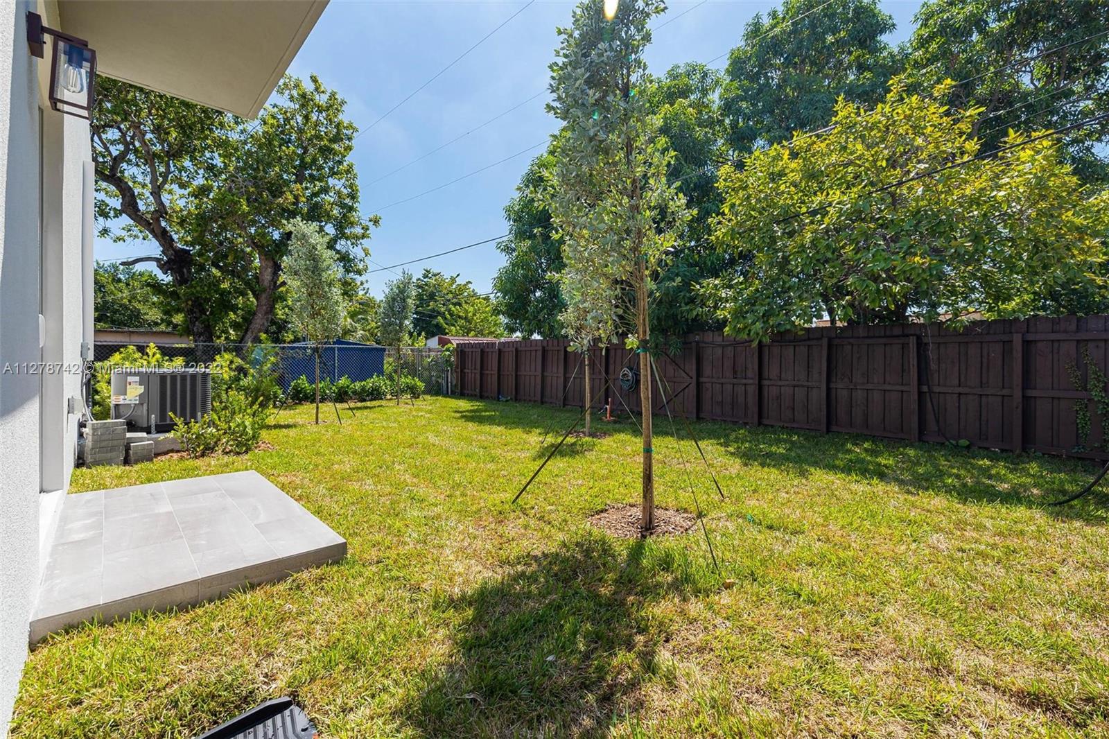 See details / 2421 sq. ft. $ 2022-11-14 0 Photo