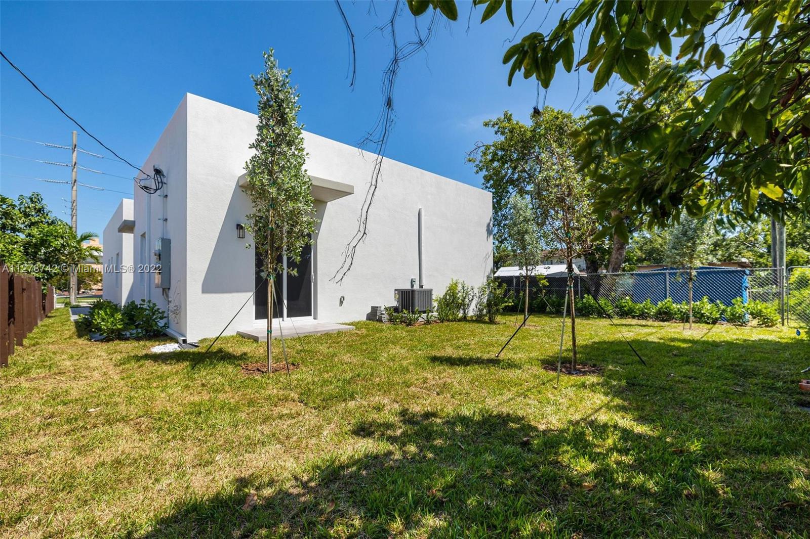 See details / 2421 sq. ft. $ 2022-11-14 0 Photo