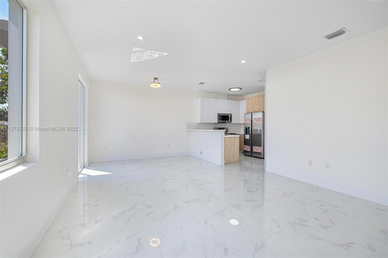 See details / 2421 sq. ft. $ 2022-11-14 0 Photo