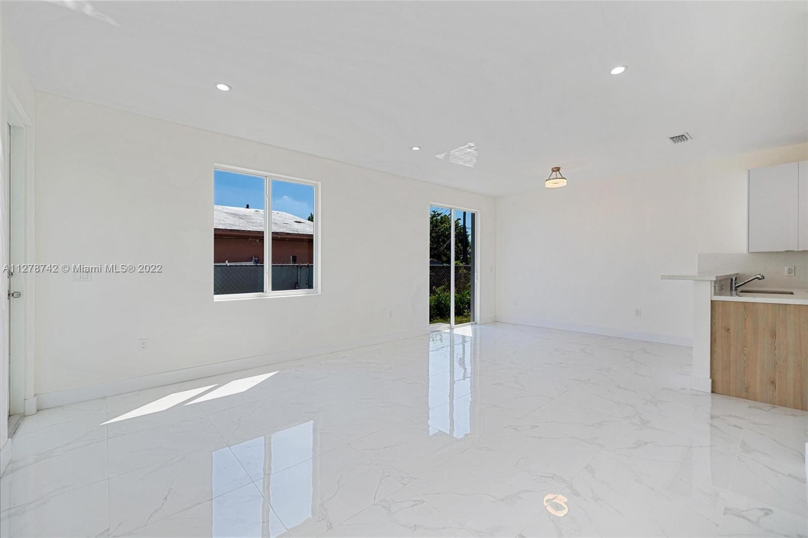 See details / 2421 sq. ft. $ 2022-11-14 0 Photo