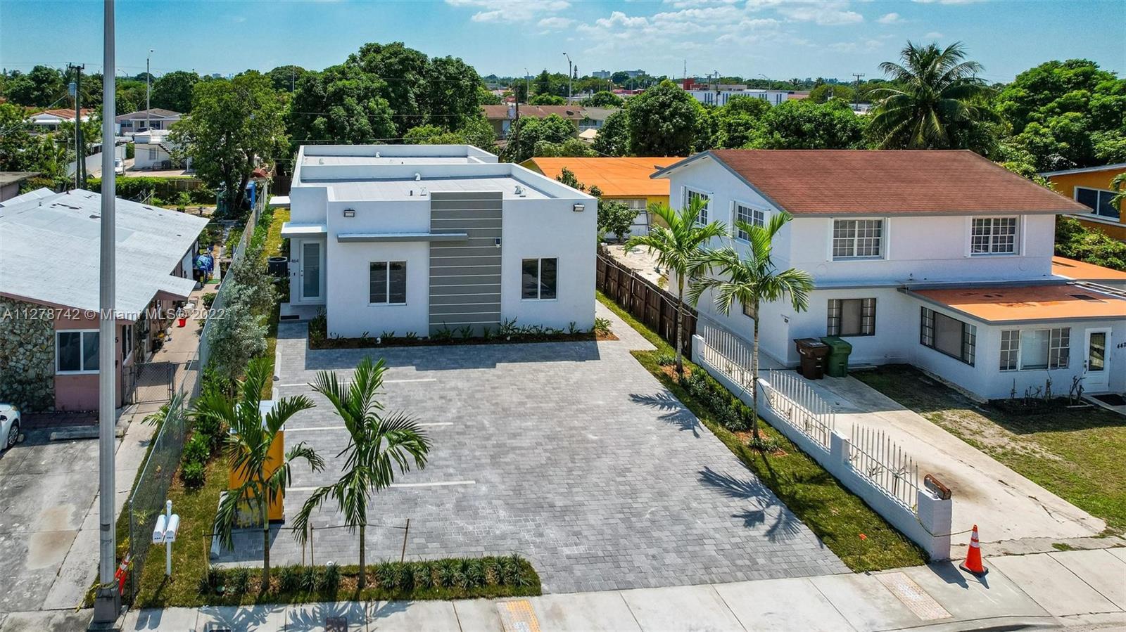 See details / 2421 sq. ft. $ 2022-11-14 0 Photo