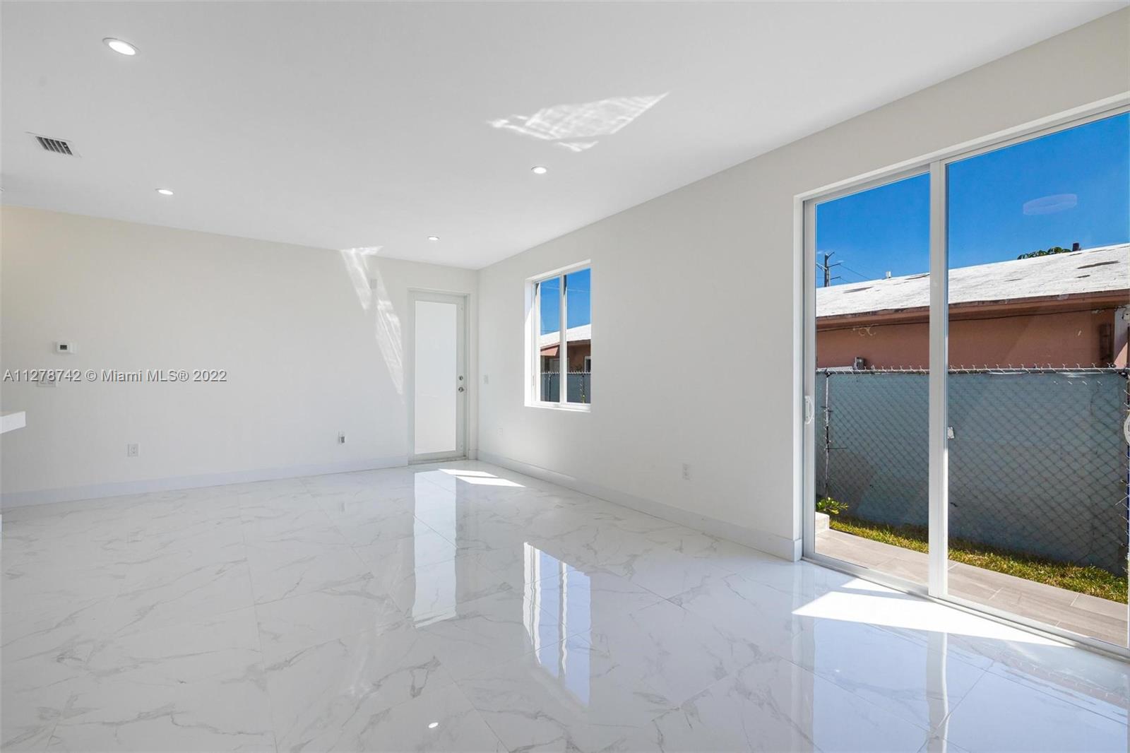 See details / 2421 sq. ft. $ 2022-11-14 0 Photo
