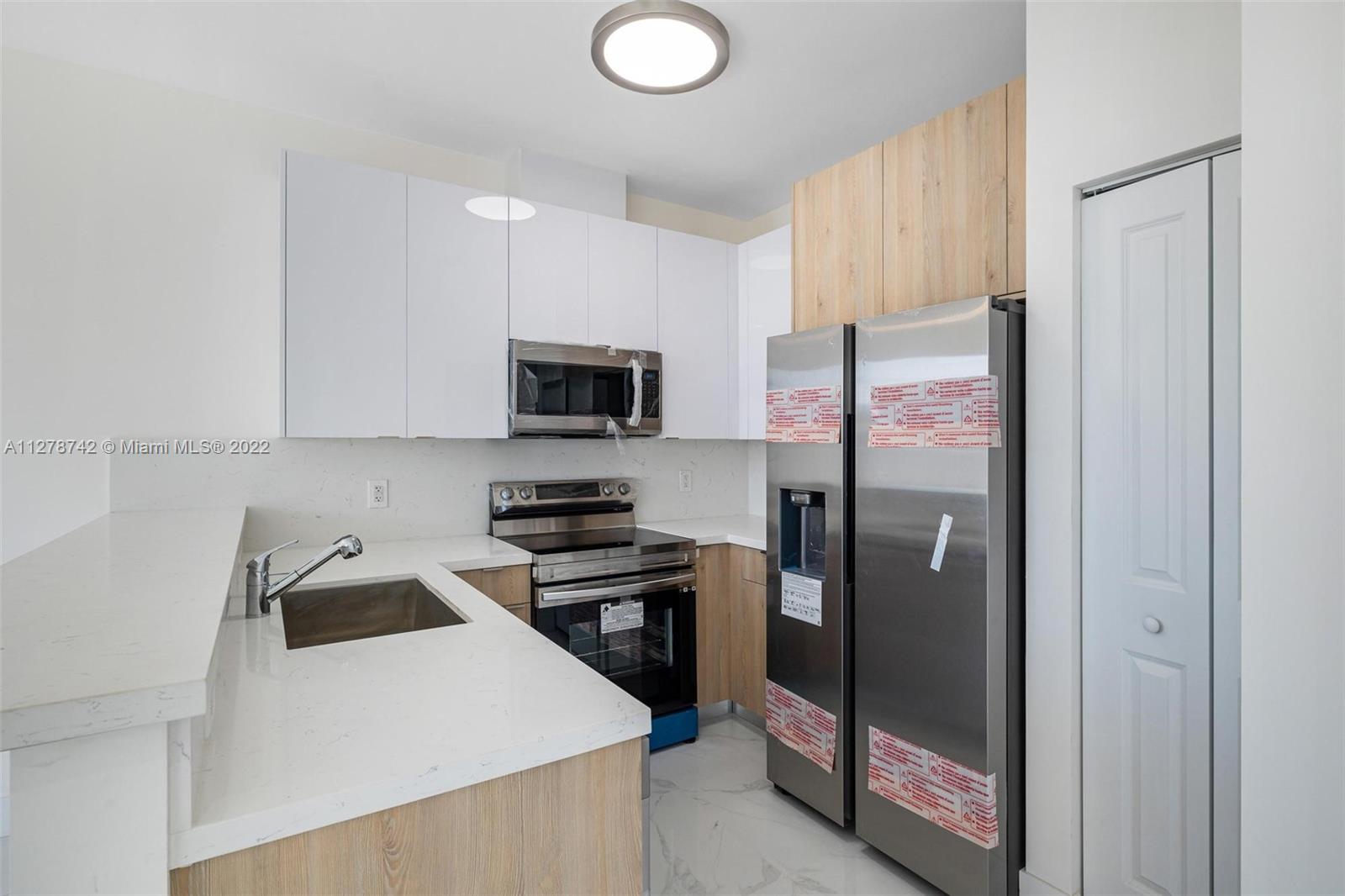 See details / 2421 sq. ft. $ 2022-11-14 0 Photo