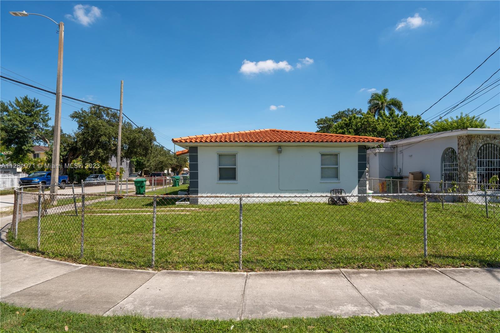See details / 2072 sq. ft. $ 2022-09-28 0 Photo