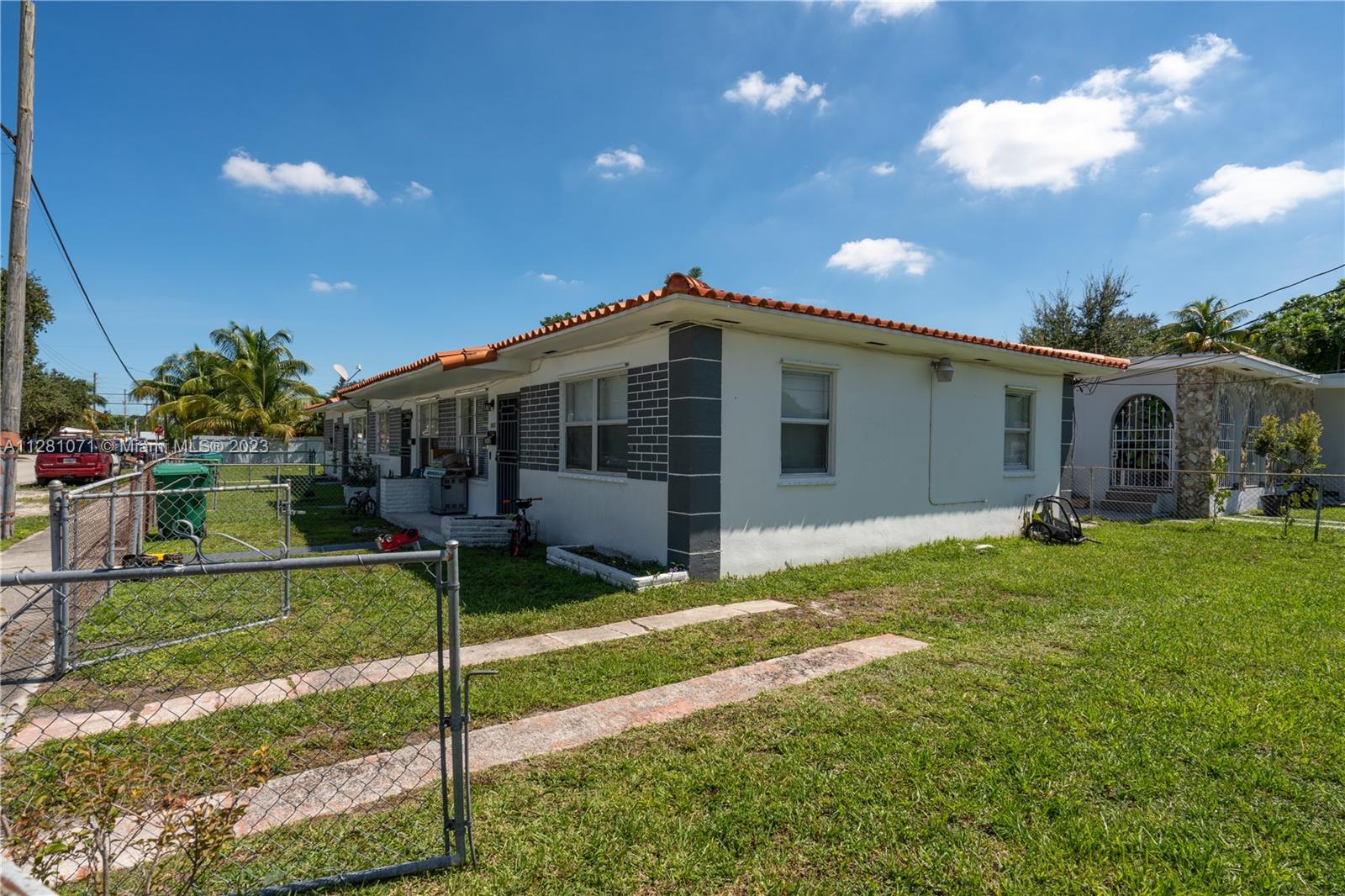 See details / 2072 sq. ft. $ 2022-09-28 0 Photo