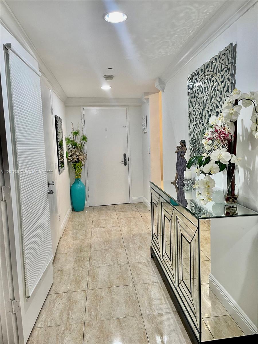 Ver detalles 2708 3 / 3 1571 sq. ft. $ 2022-09-28 0 foto