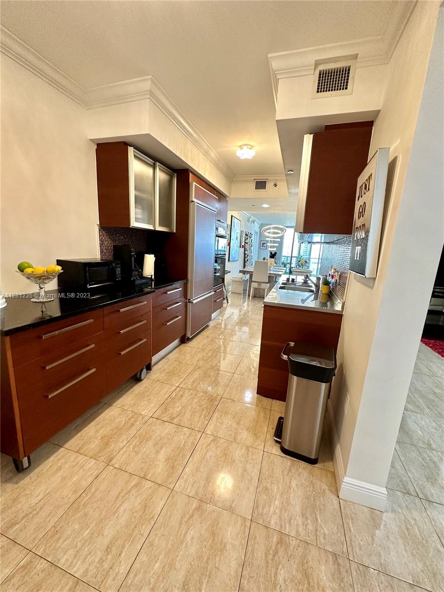 Ver detalles 2708 3 / 3 1571 sq. ft. $ 2022-09-28 0 foto