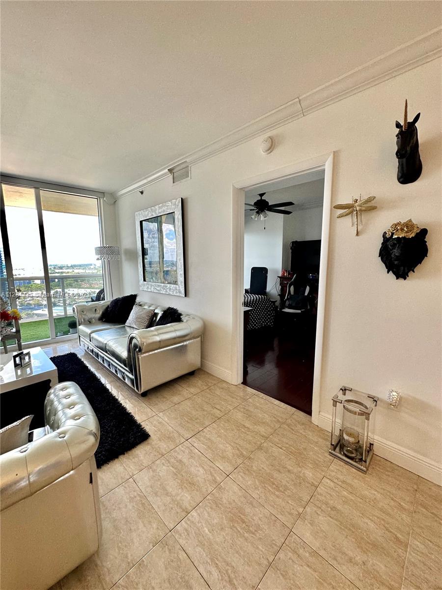 Ver detalles 2708 3 / 3 1571 sq. ft. $ 2022-09-28 0 foto