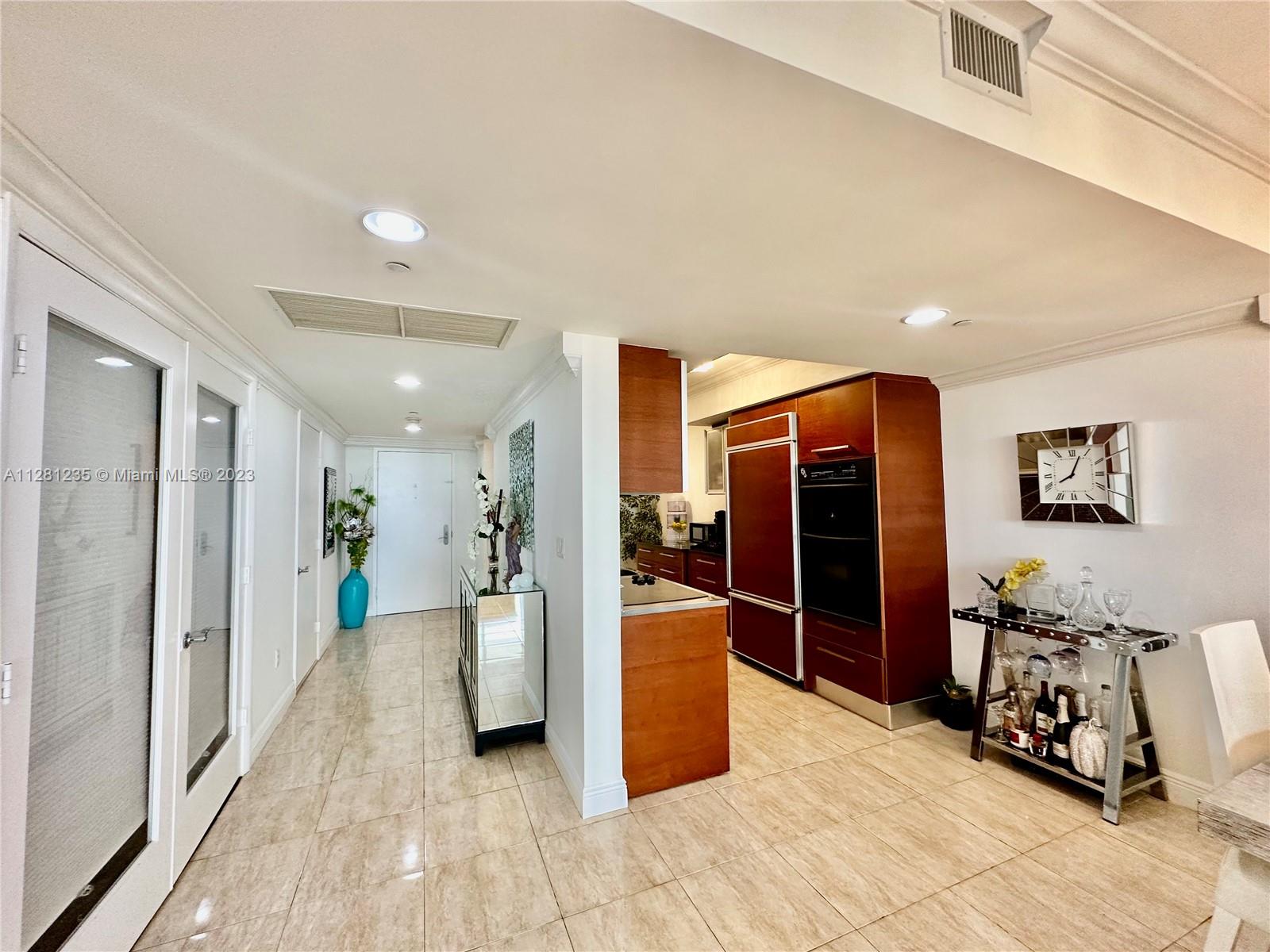Ver detalles 2708 3 / 3 1571 sq. ft. $ 2022-09-28 0 foto