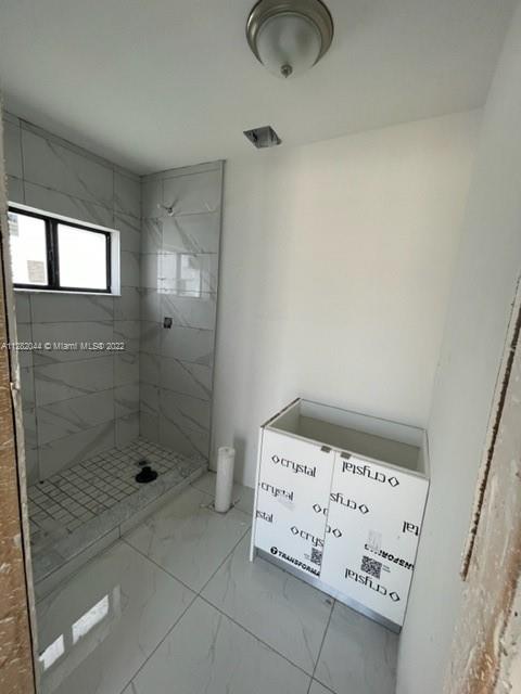 See details / 2400 sq. ft. $ 2022-09-30 0 Photo