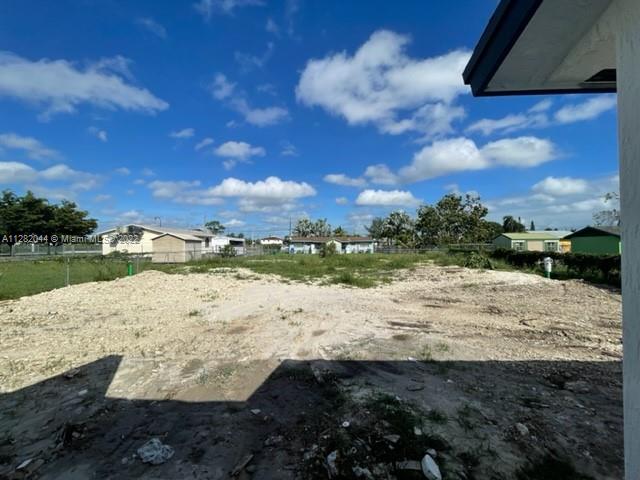 See details / 2400 sq. ft. $ 2022-09-30 0 Photo