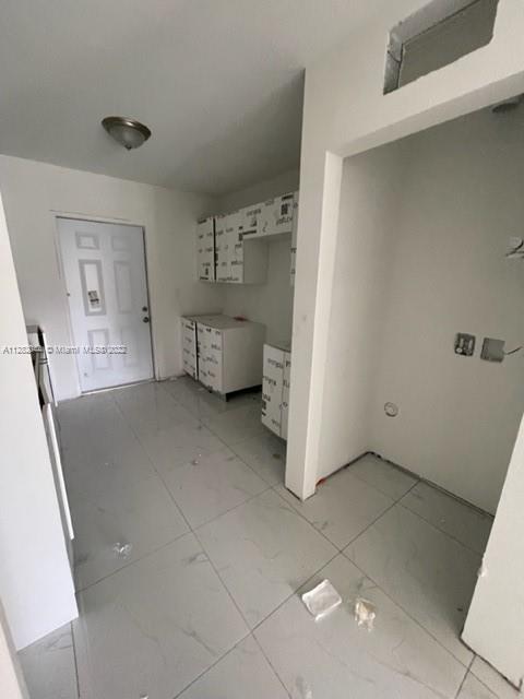 See details / 2400 sq. ft. $ 2022-09-30 0 Photo