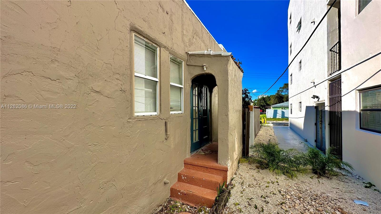 See details / 1696 sq. ft. $ 2022-09-30 0 Photo