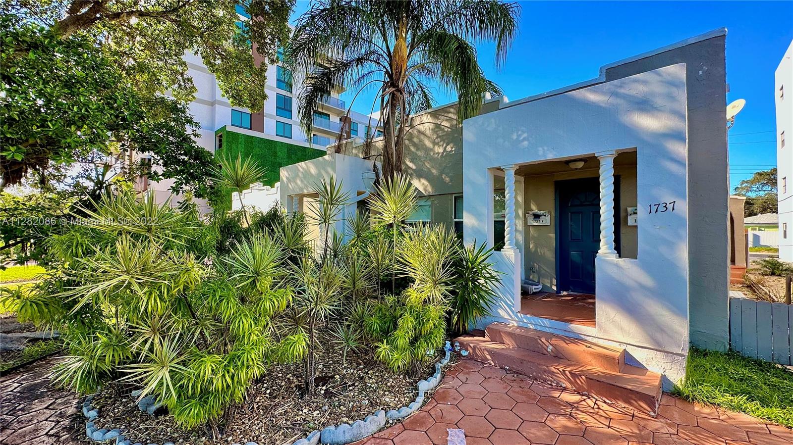 See details / 1696 sq. ft. $ 2022-09-30 0 Photo