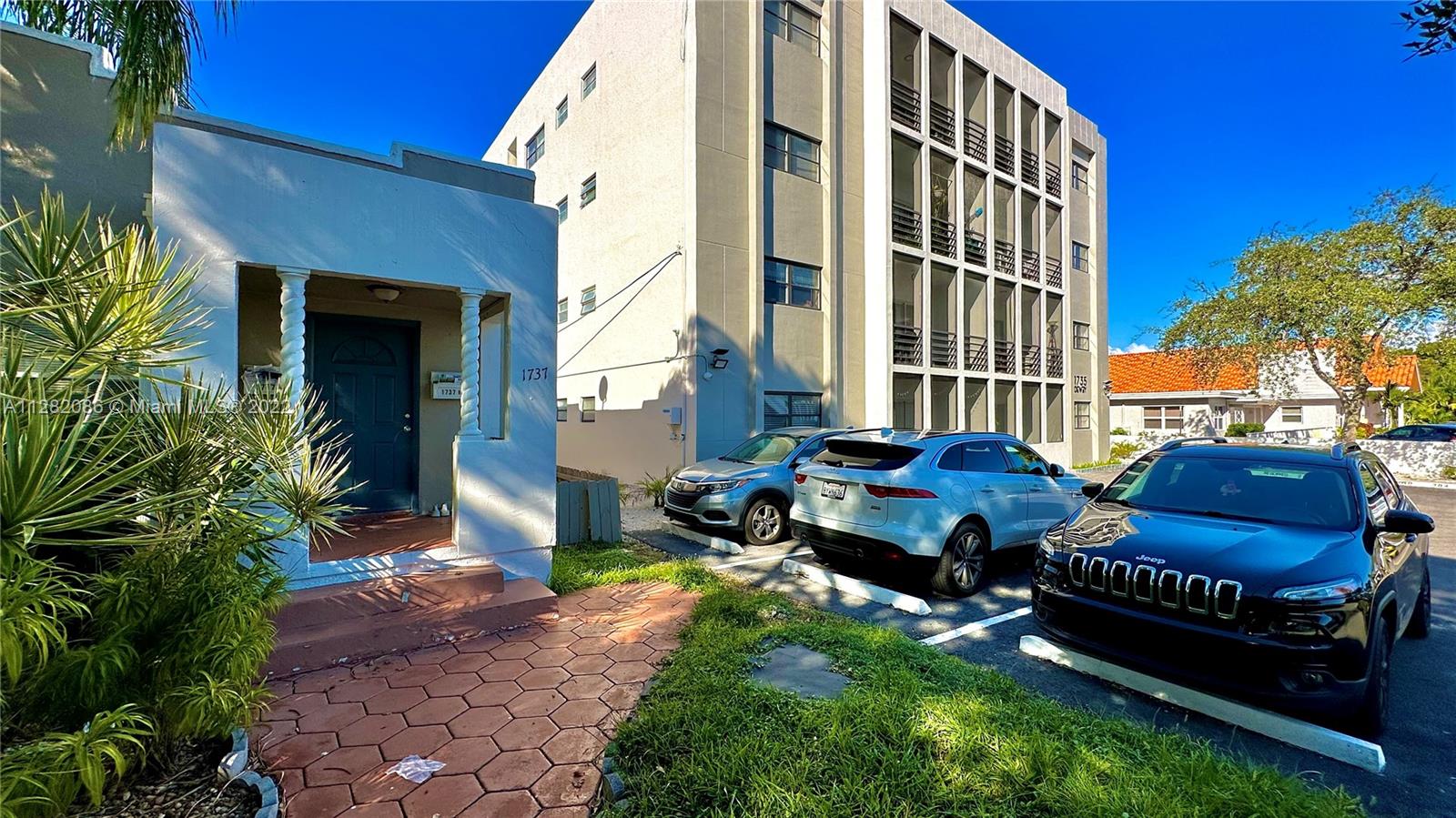 See details / 1696 sq. ft. $ 2022-09-30 0 Photo