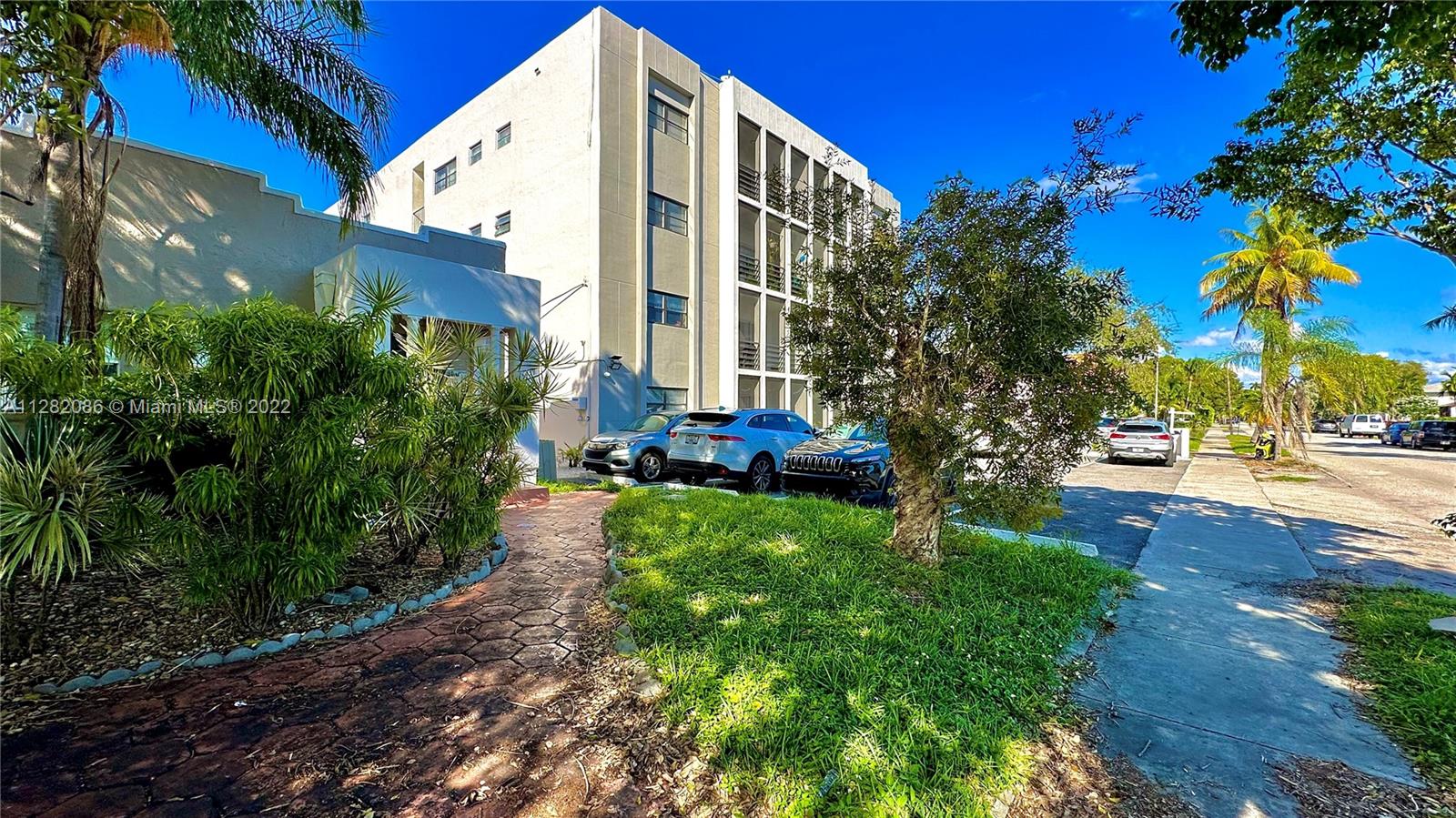 See details / 1696 sq. ft. $ 2022-09-30 0 Photo