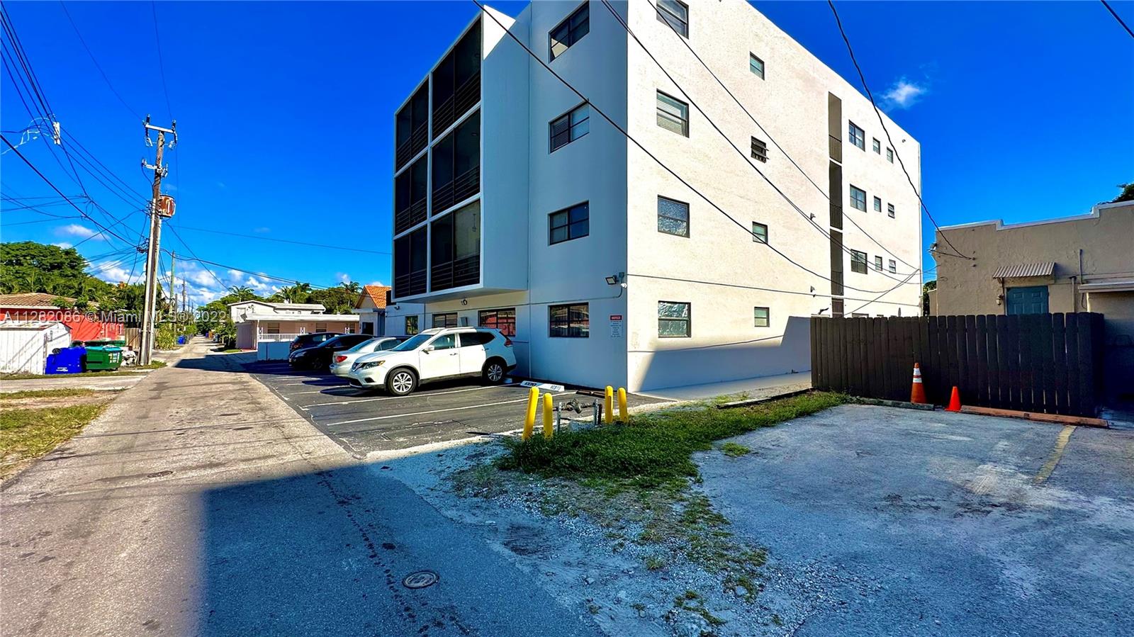 See details / 1696 sq. ft. $ 2022-09-30 0 Photo