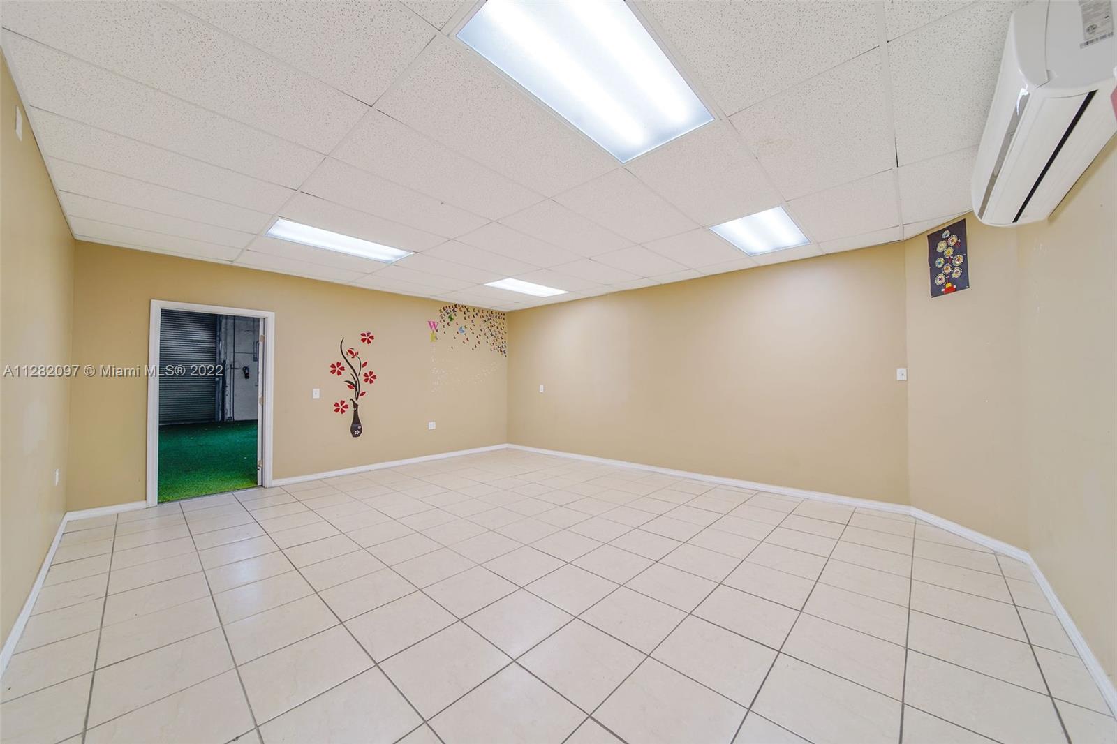See details / sq. ft. $ 2022-09-30 0 Photo