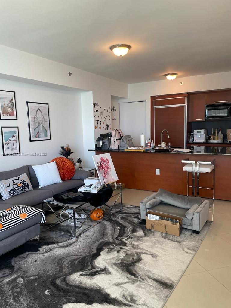 Ver detalles 2005 1 / 1 811 sq. ft. $ 2022-10-01 0 foto