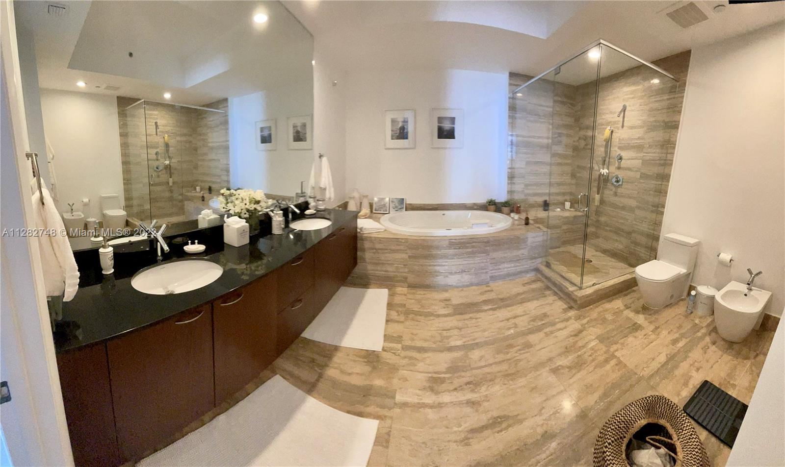 See details 803 3 / 3 1935 sq. ft. $ 2022-10-02 0 Photo