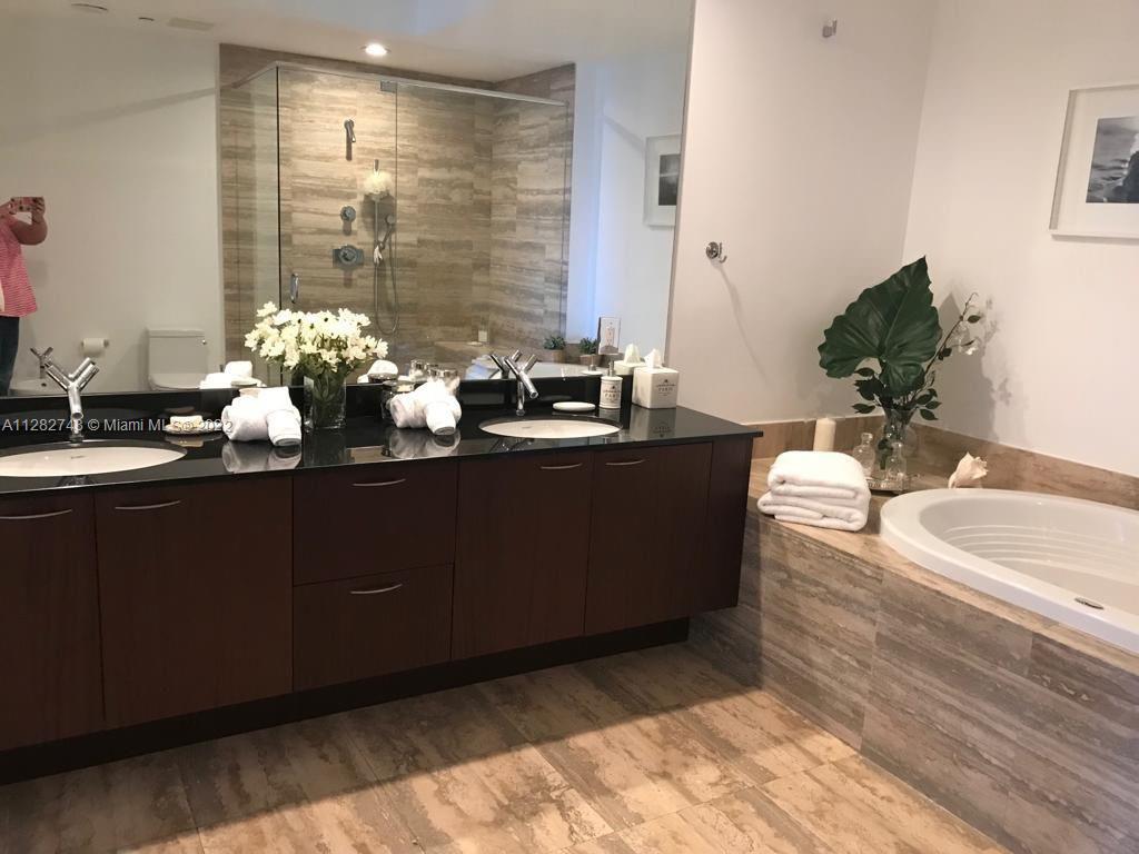 See details 803 3 / 3 1935 sq. ft. $ 2022-10-02 0 Photo