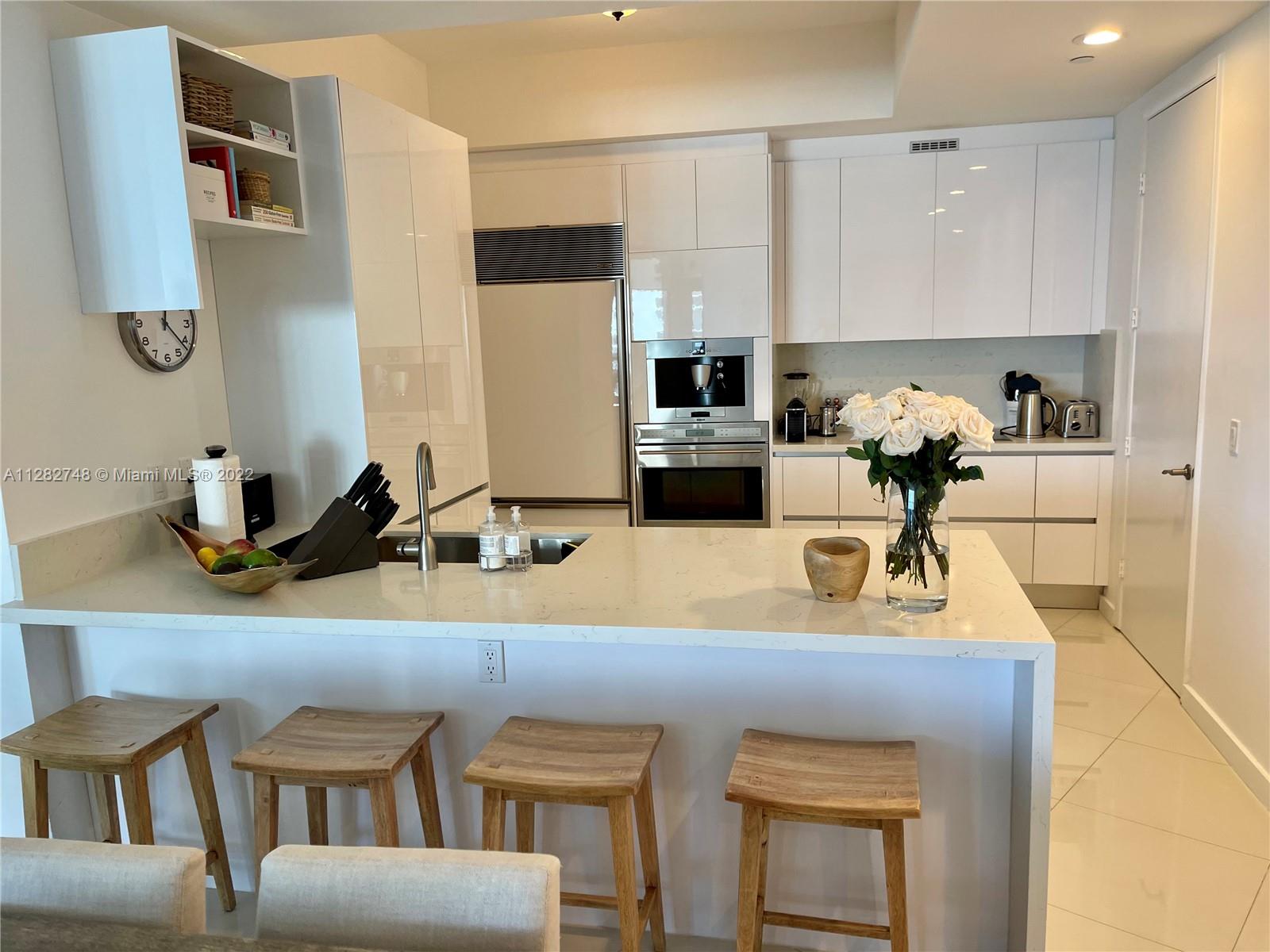 See details 803 3 / 3 1935 sq. ft. $ 2022-10-02 0 Photo