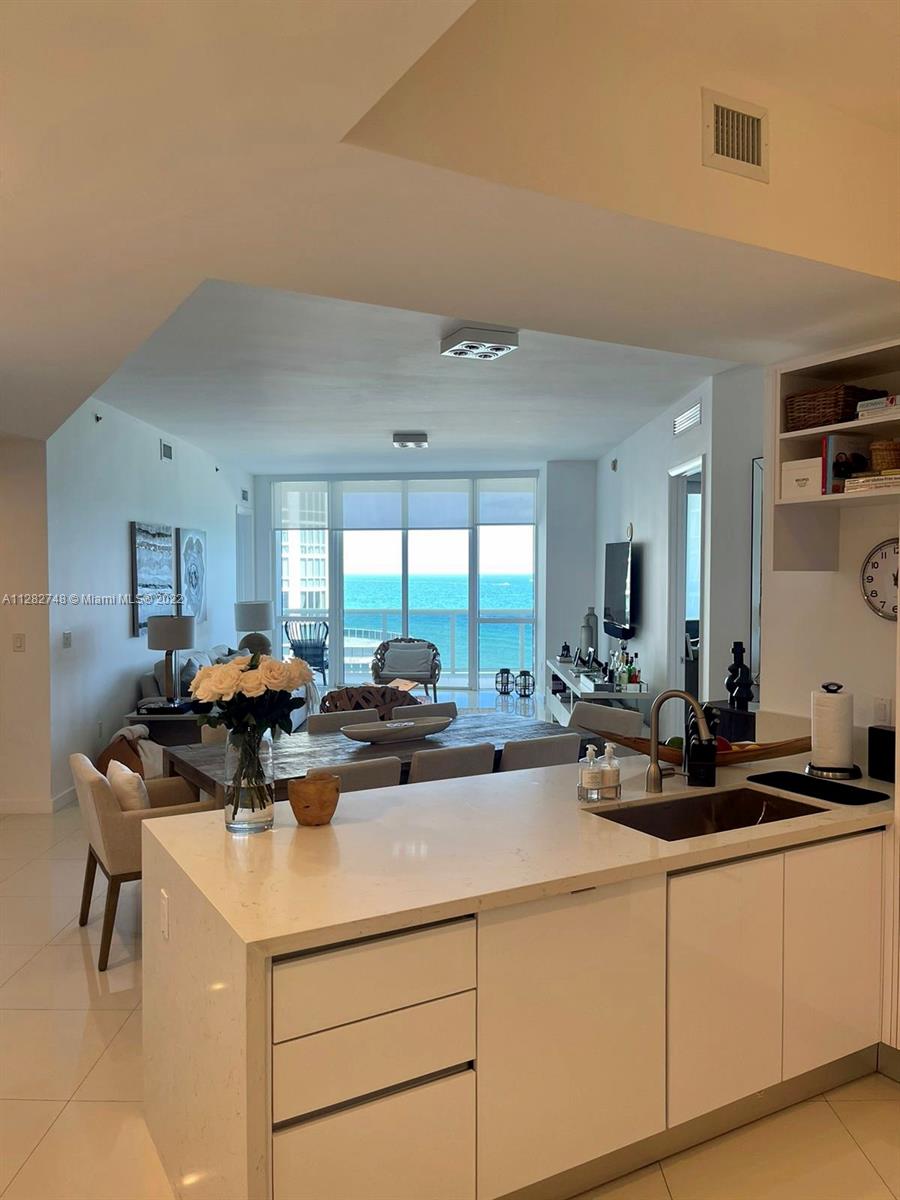 See details 803 3 / 3 1935 sq. ft. $ 2022-10-02 0 Photo