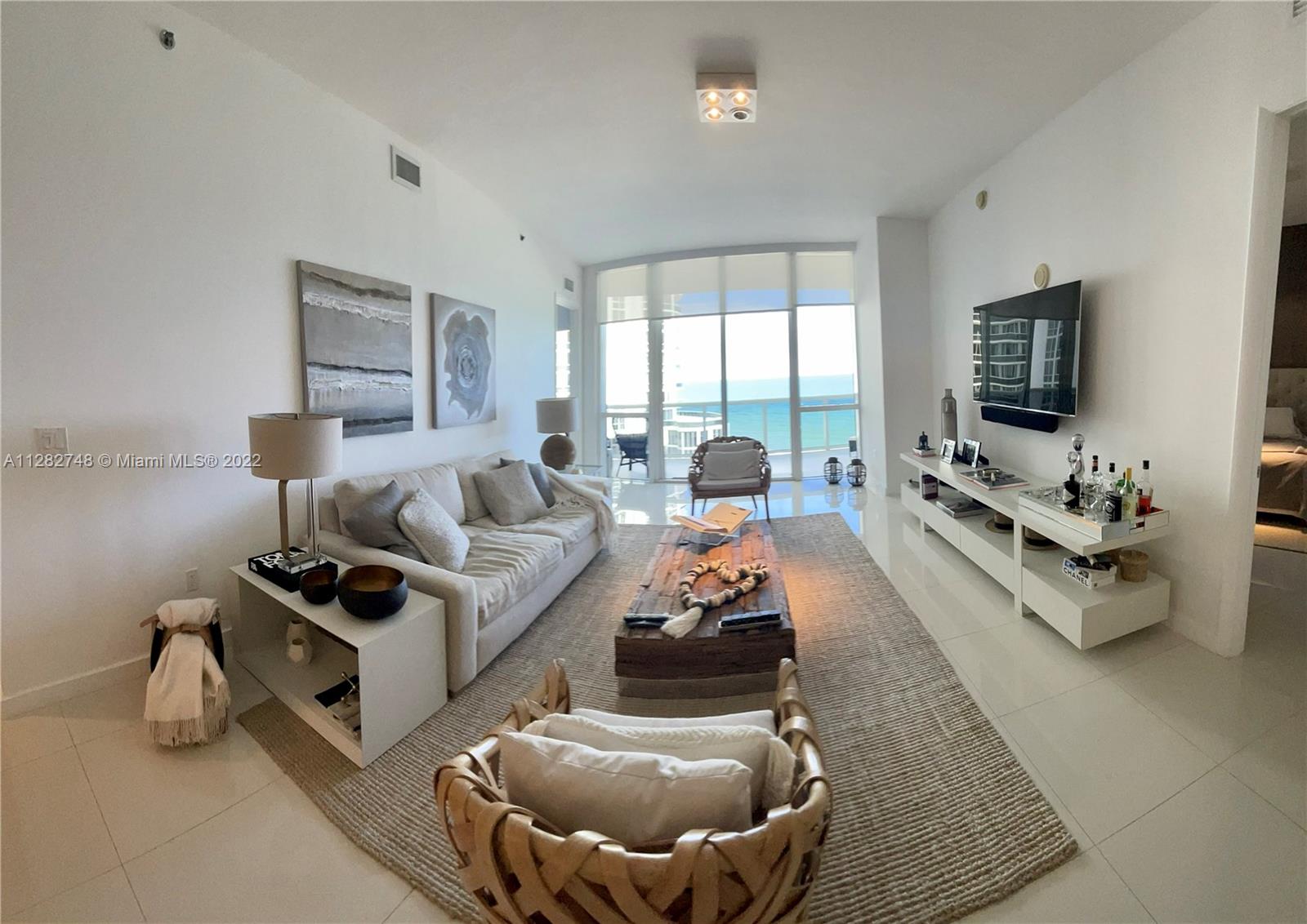 See details 803 3 / 3 1935 sq. ft. $ 2022-10-02 0 Photo