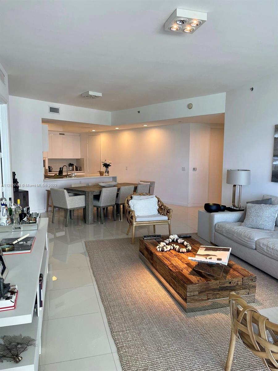 See details 803 3 / 3 1935 sq. ft. $ 2022-10-02 0 Photo