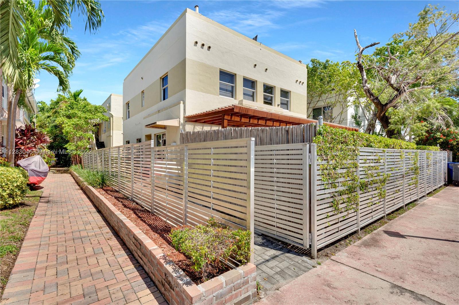 See details / 3757 sq. ft. $ 2022-10-03 0 Photo