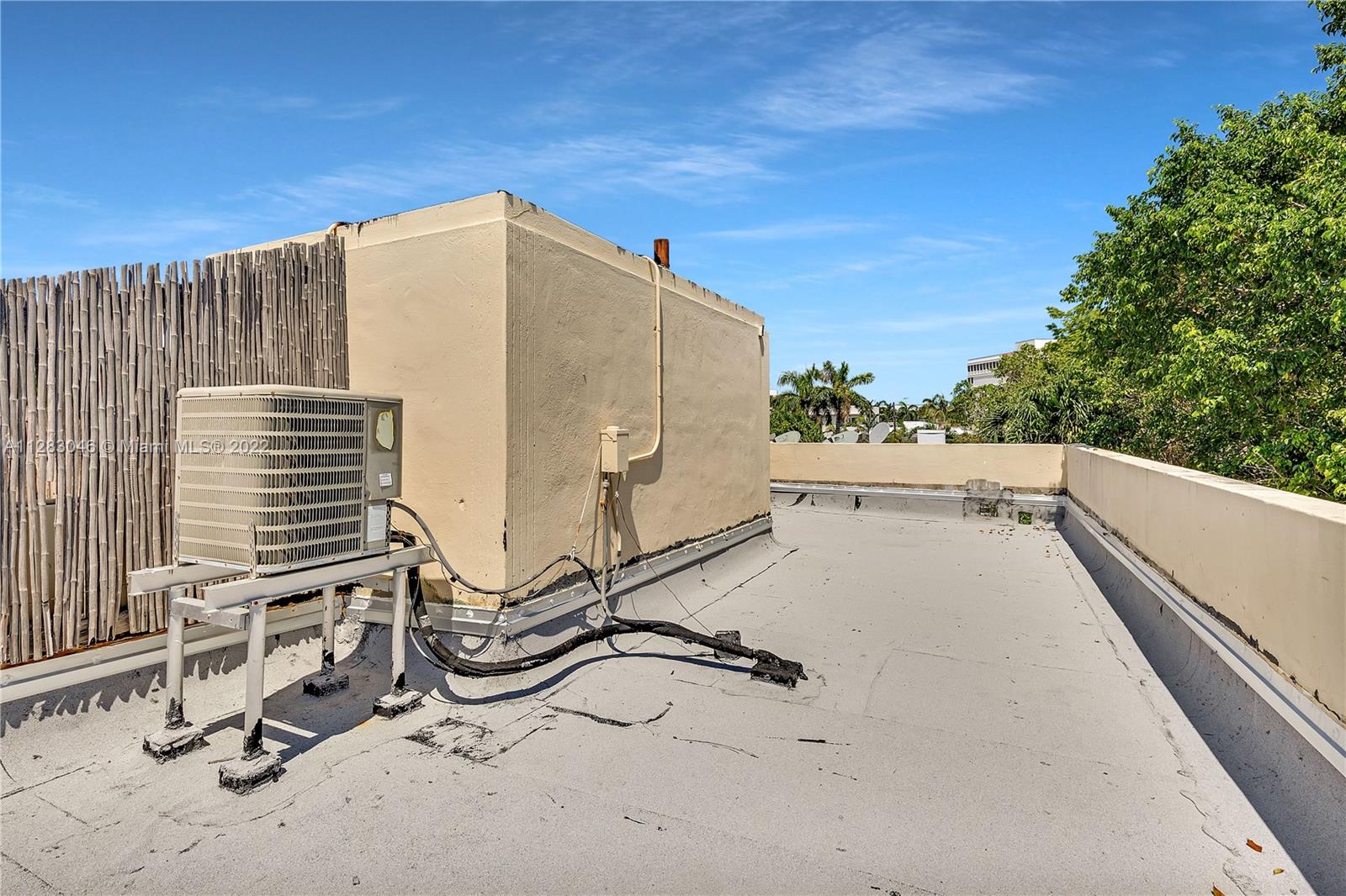 See details / 3757 sq. ft. $ 2022-10-03 0 Photo