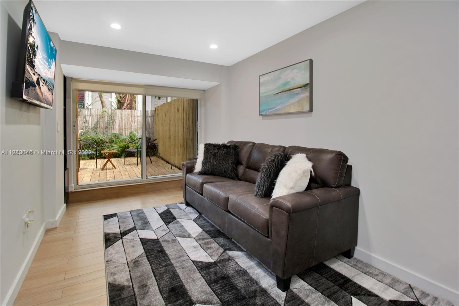 See details / 3757 sq. ft. $ 2022-10-03 0 Photo