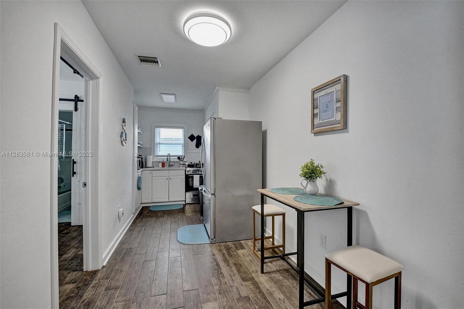 See details / 1121 sq. ft. $ 2023-01-04 0 Photo