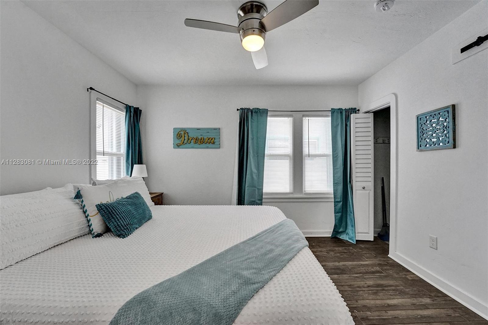 See details / 1121 sq. ft. $ 2023-01-04 0 Photo