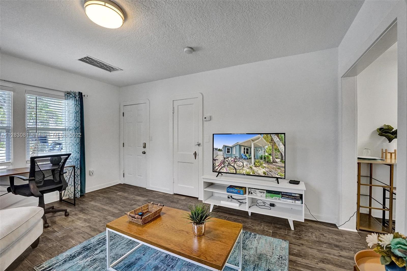 See details / 1121 sq. ft. $ 2023-01-04 0 Photo