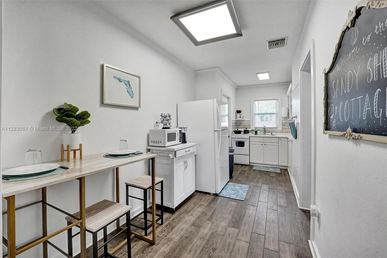 See details / 1121 sq. ft. $ 2023-01-04 0 Photo