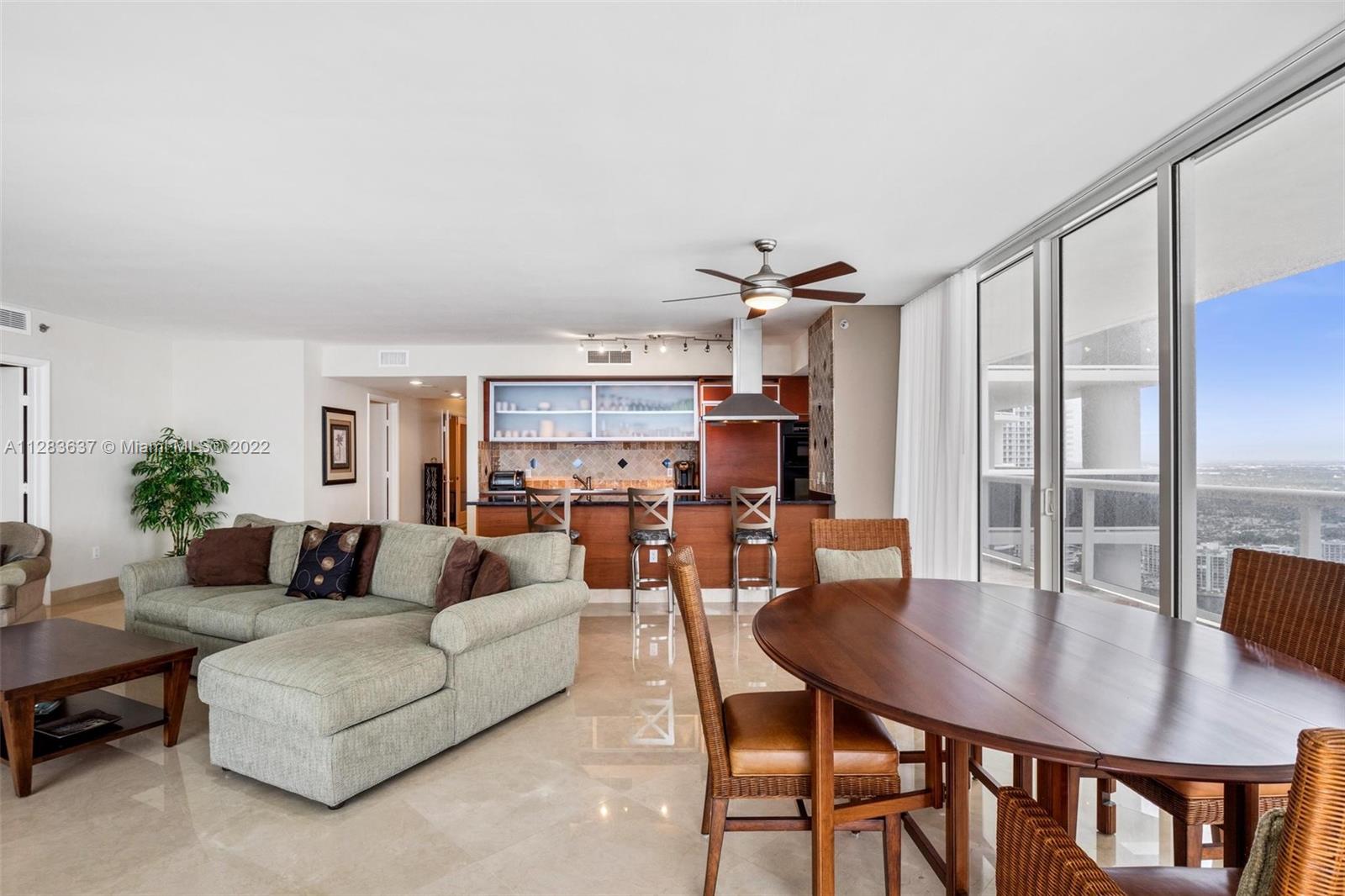Ver detalles 4001 3 / 4 2078 sq. ft. $ 2022-10-04 0 foto
