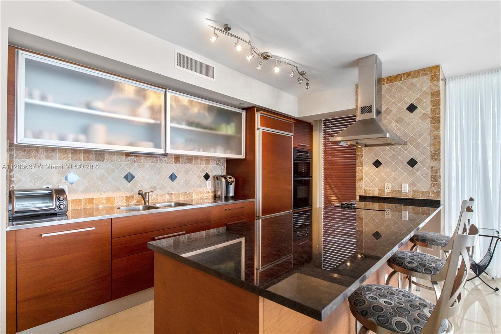 Ver detalles 4001 3 / 4 2078 sq. ft. $ 2022-10-04 0 foto