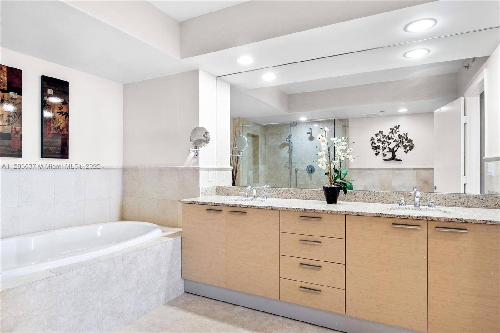 Ver detalles 4001 3 / 4 2078 sq. ft. $ 2022-10-04 0 foto