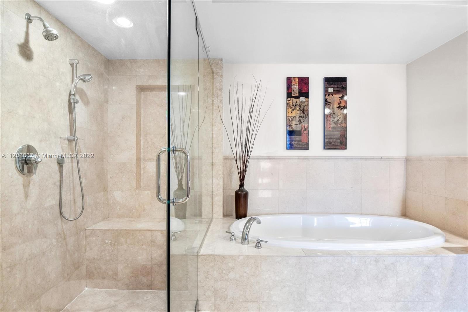 Ver detalles 4001 3 / 4 2078 sq. ft. $ 2022-10-04 0 foto