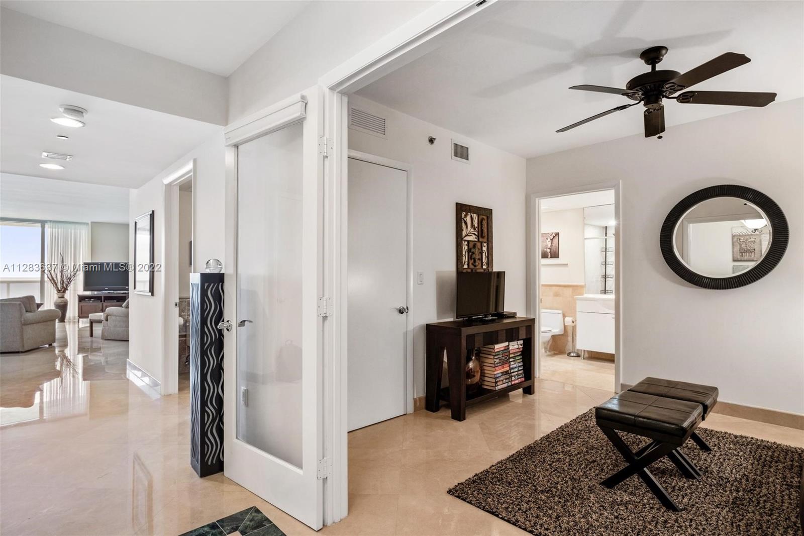 Ver detalles 4001 3 / 4 2078 sq. ft. $ 2022-10-04 0 foto