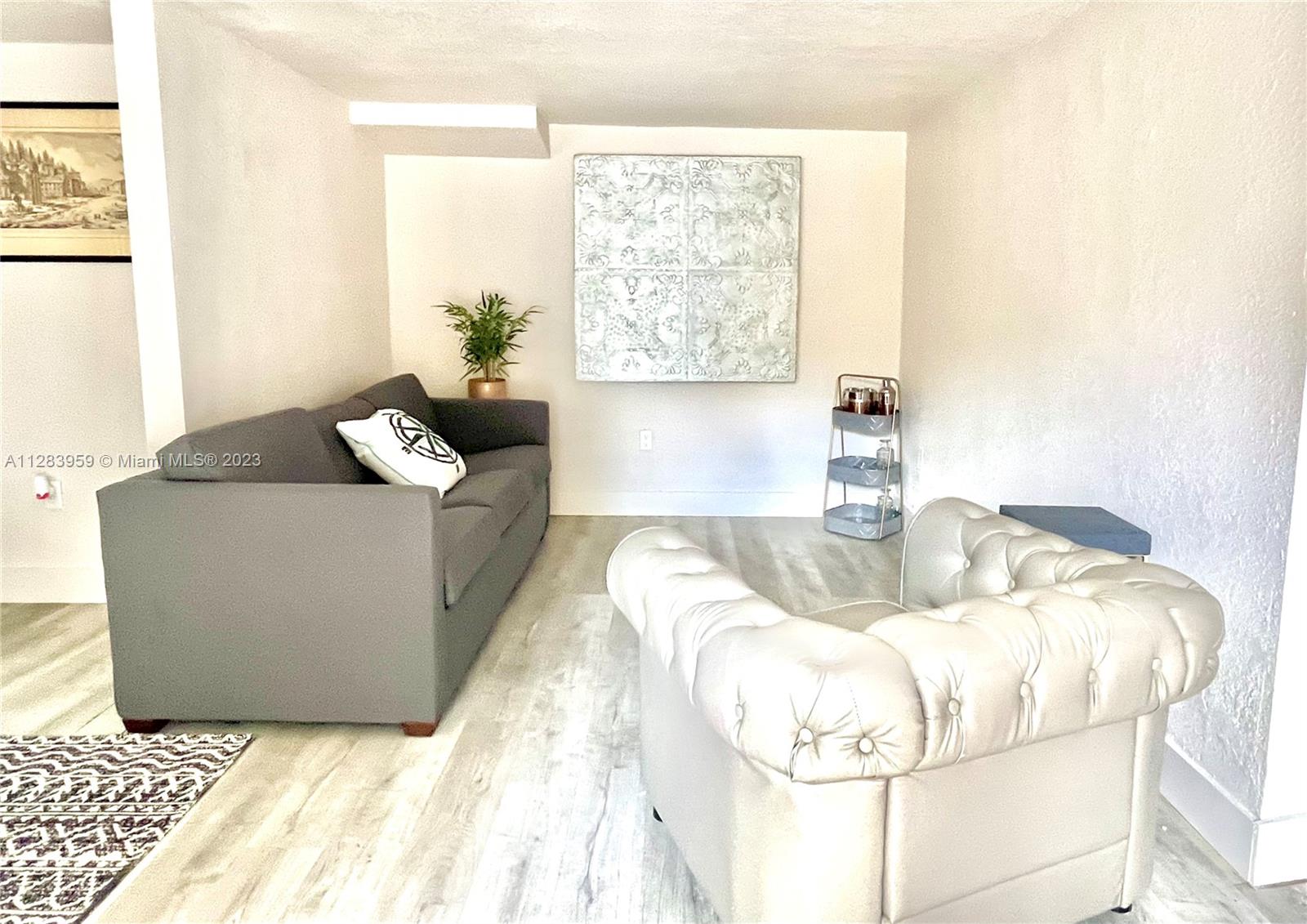 See details / 2471 sq. ft. $ 2022-10-04 0 Photo